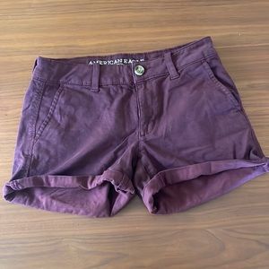 AE maroon/burgundy short